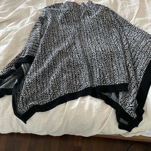 Lululemon poncho size 8. Barely worn.